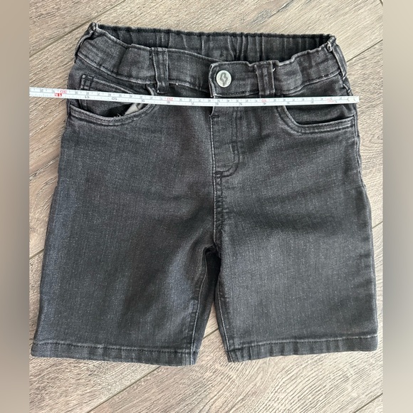 Boys Short jeans dark gray-can fit boys from 5 to 8 years old barely used - Picture 3 of 4